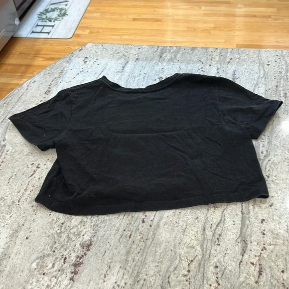 Urban Outfitters Black Cropped Tee - Picture 2 of 3